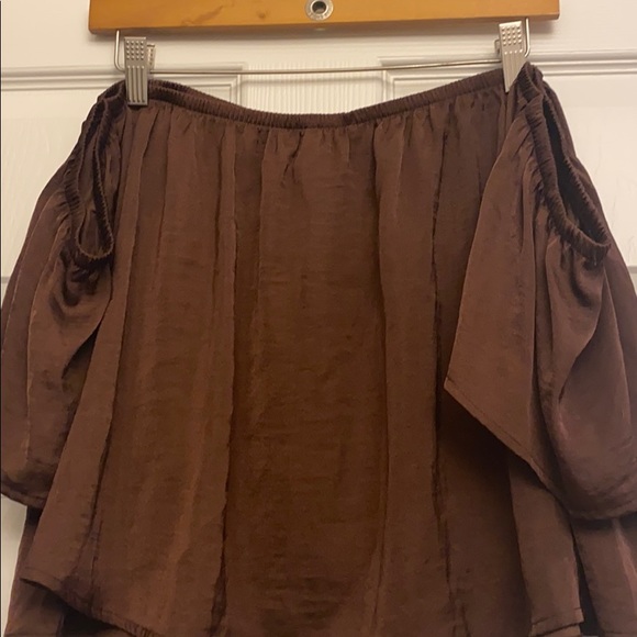 Burgundy Off the Shoulder AEO top - Picture 2 of 2